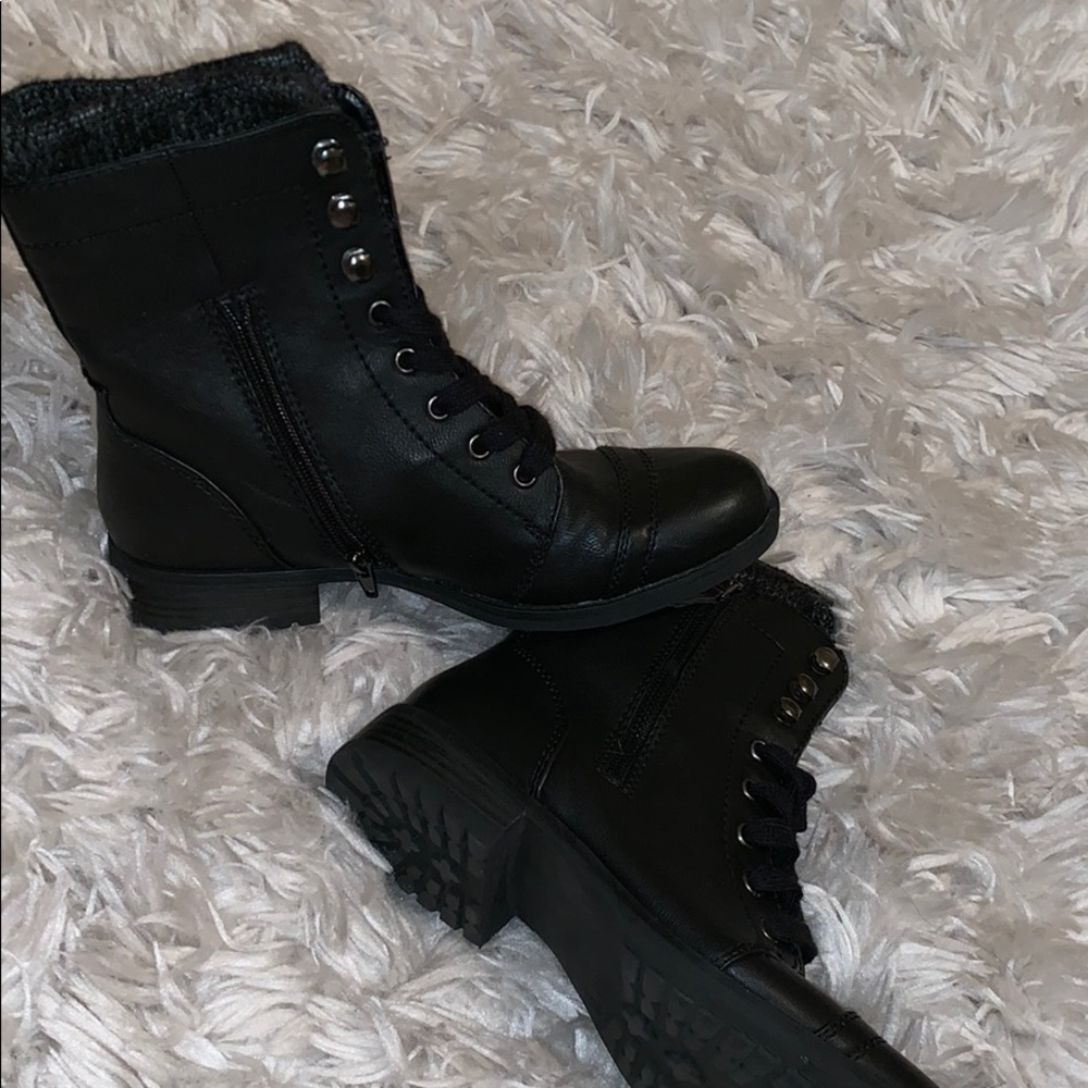 Combat boots